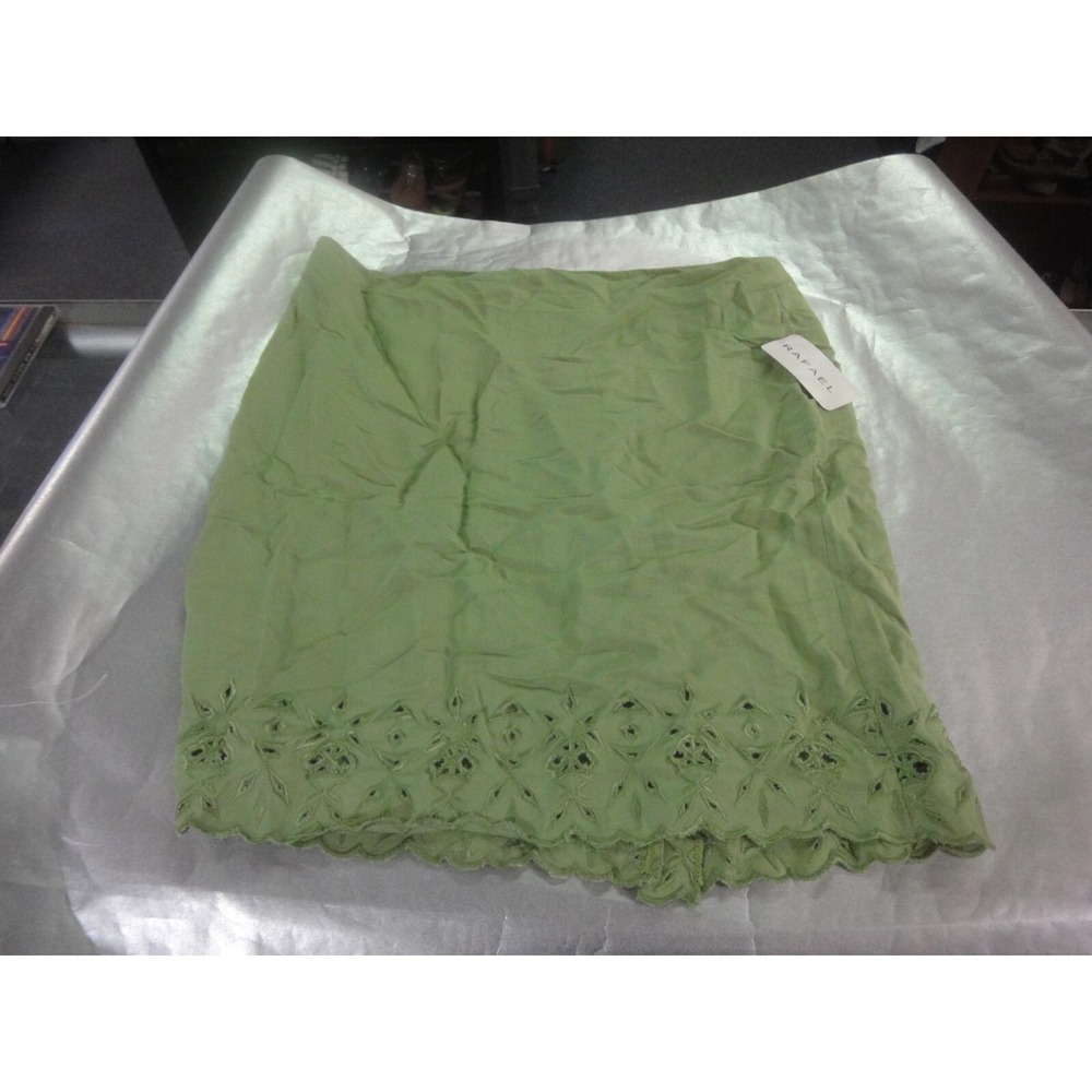 Rafael green beautiful size 14 zipper back design at bottom Skirt NWT